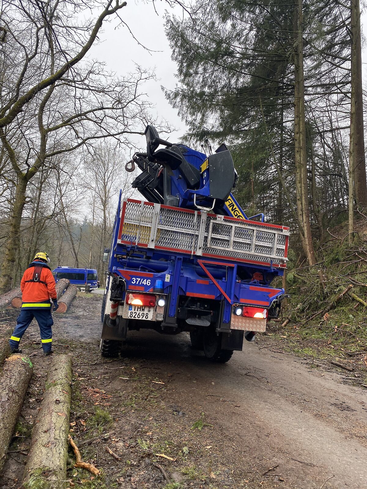 Technische Hilfeleistung im Spessart - Wasserstand eines Weihers senken