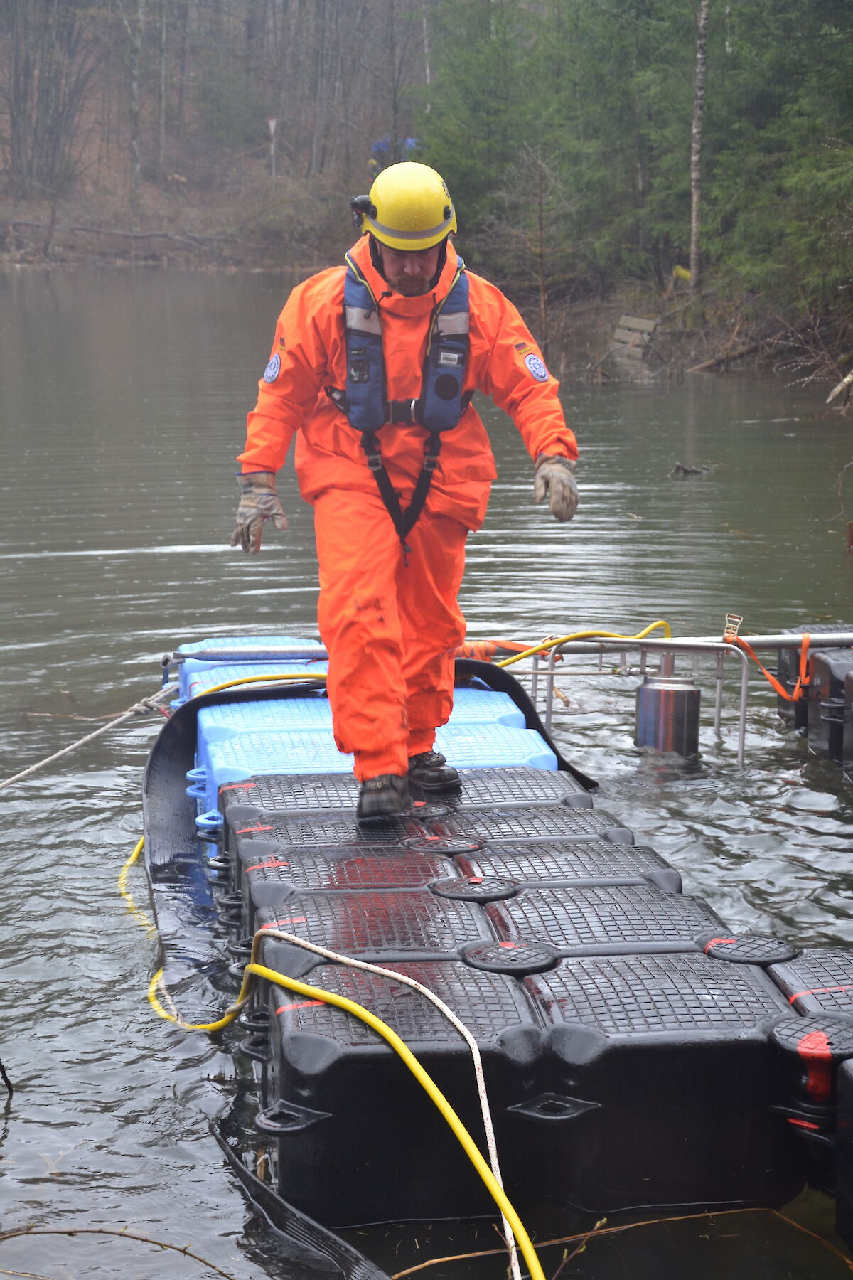 Technische Hilfeleistung im Spessart - Wasserstand eines Weihers senken