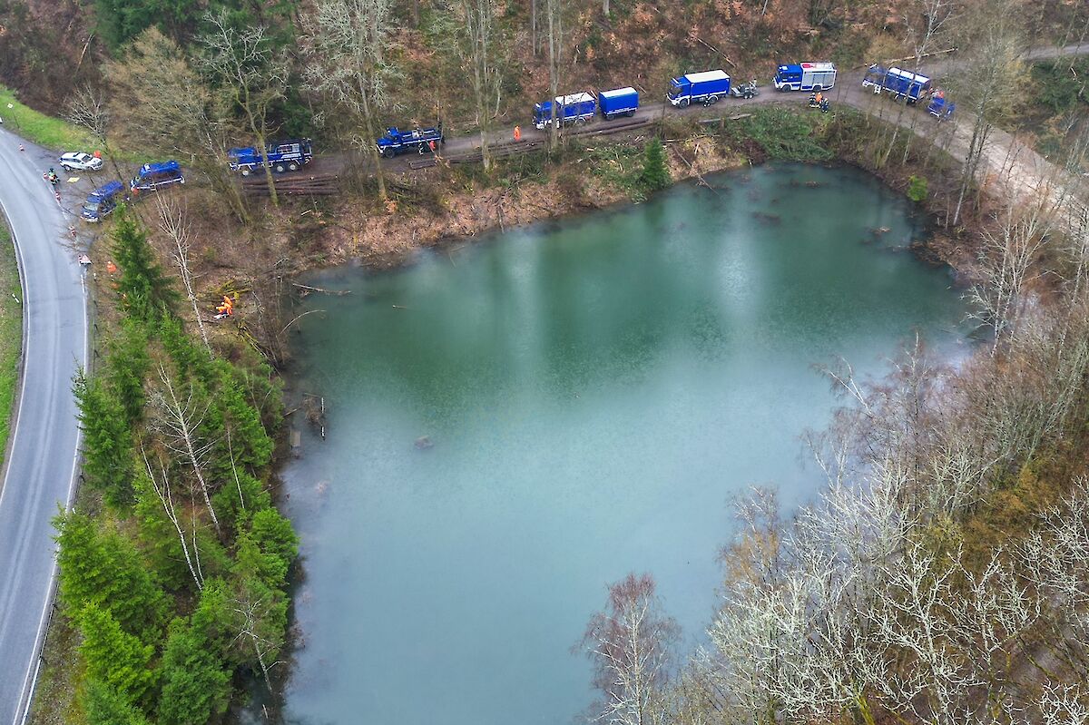 Technische Hilfeleistung im Spessart - Wasserstand eines Weihers senken