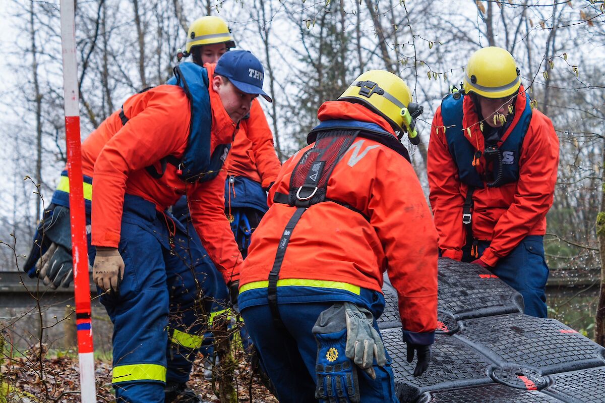 Technische Hilfeleistung im Spessart - Wasserstand eines Weihers senken