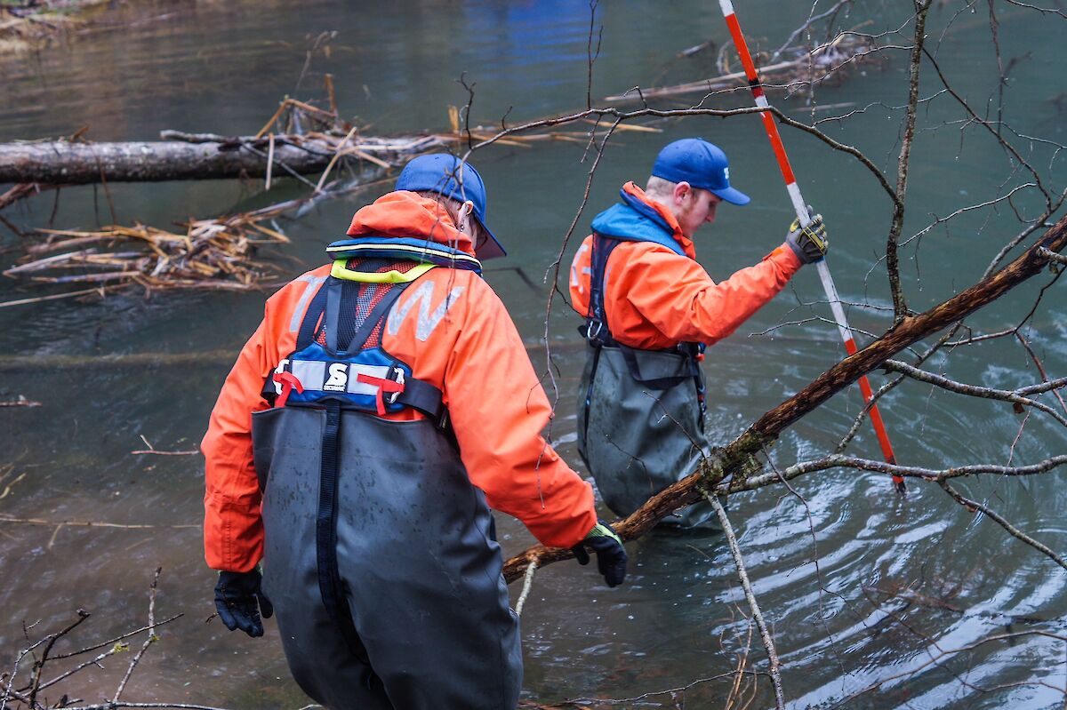 Technische Hilfeleistung im Spessart - Wasserstand eines Weihers senken