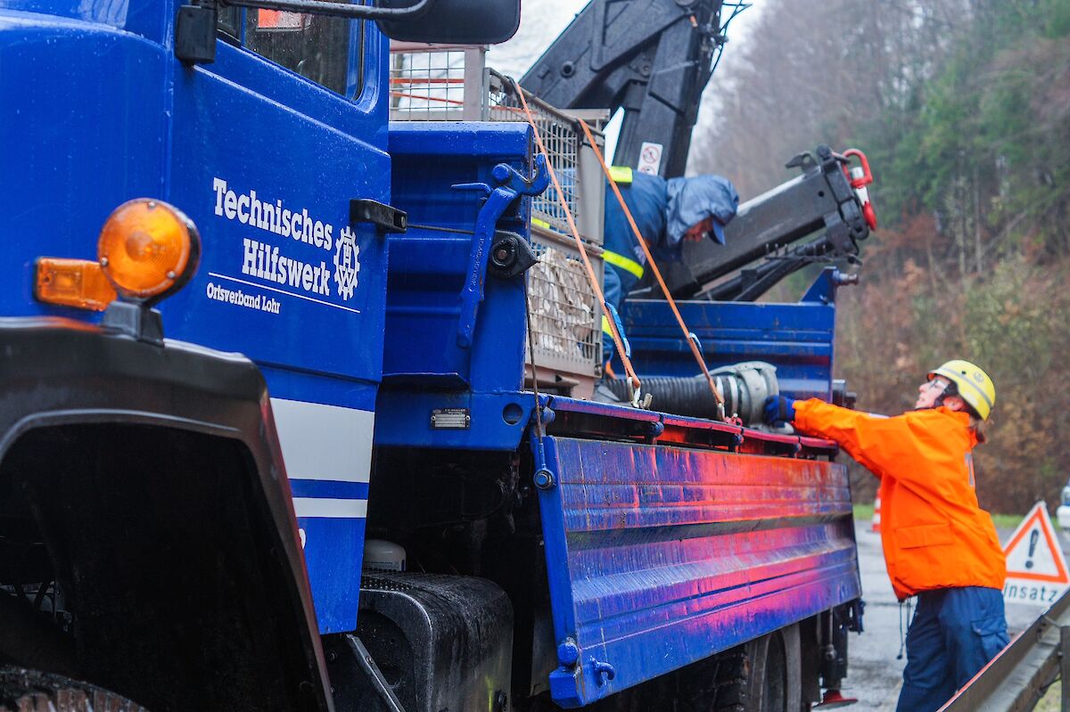 Technische Hilfeleistung im Spessart - Wasserstand eines Weihers senken