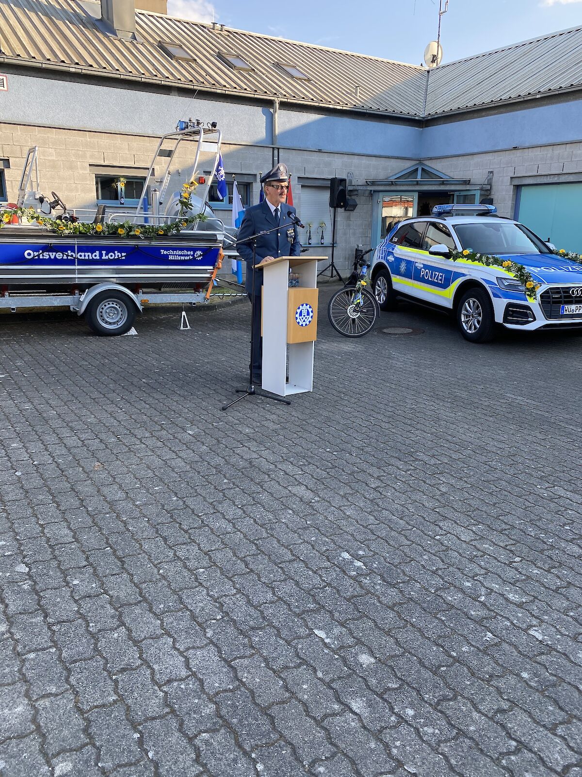 Feierliche Fahrzeugsegnung unseres neuen Einsatzbootes und des PKW OV Ford Ranger