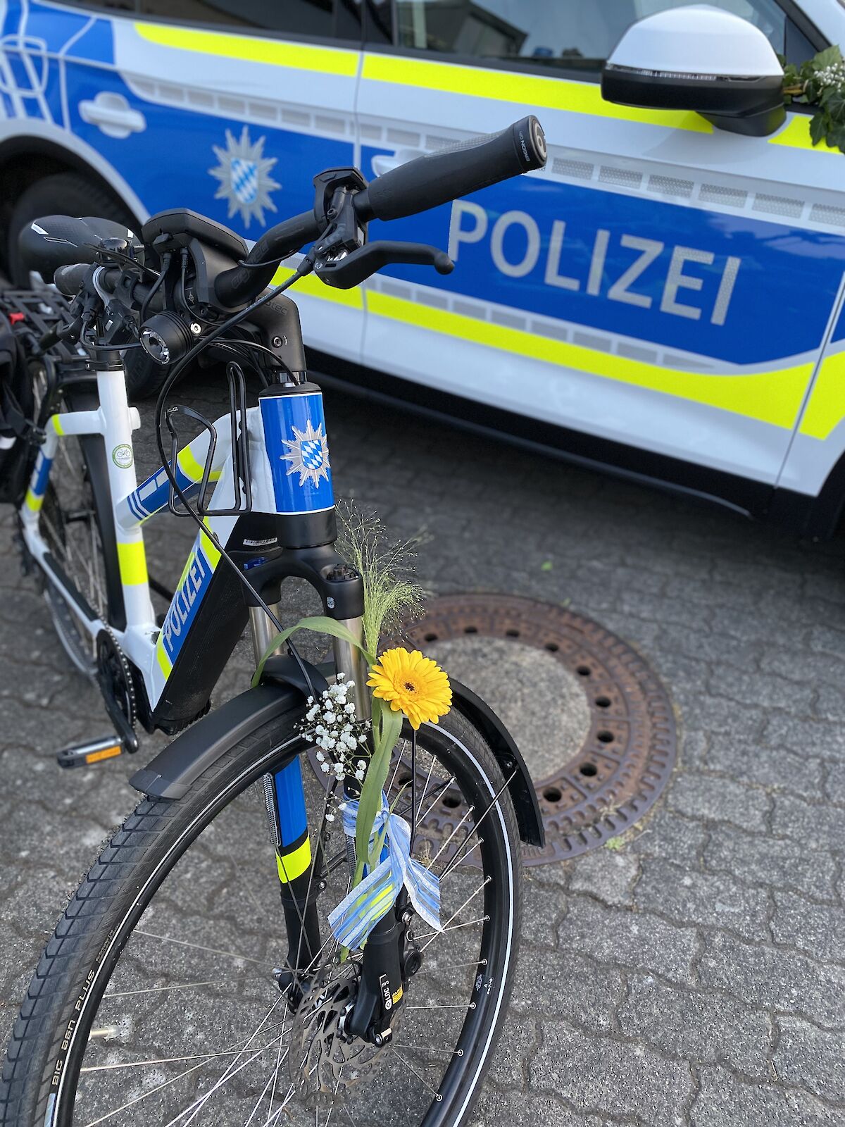 Feierliche Fahrzeugsegnung unseres neuen Einsatzbootes und des PKW OV Ford Ranger