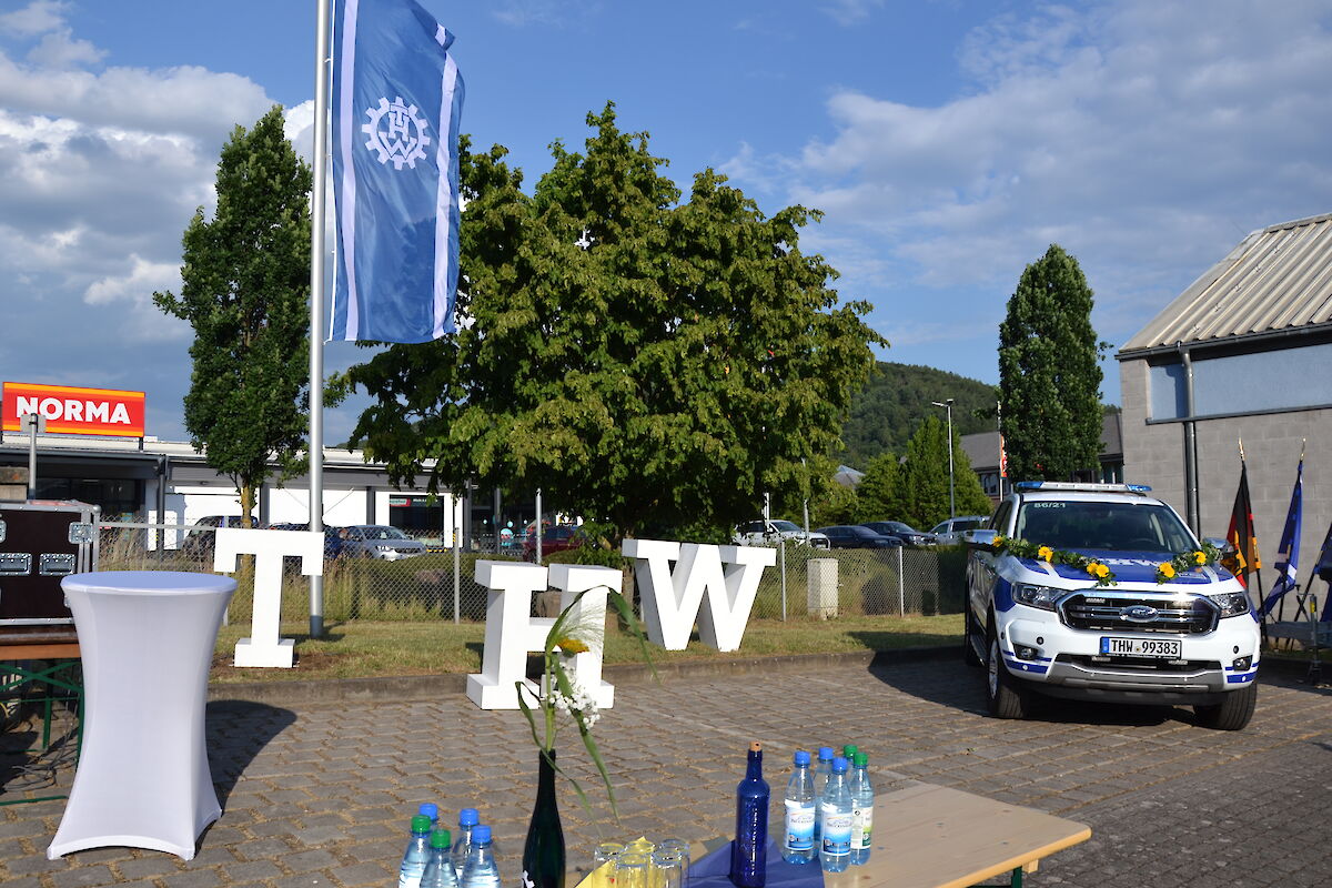 Feierliche Fahrzeugsegnung unseres neuen Einsatzbootes und des PKW OV Ford Ranger