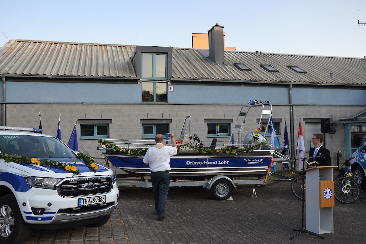 Feierliche Fahrzeugsegnung unseres neuen Einsatzbootes und des PKW OV Ford Ranger