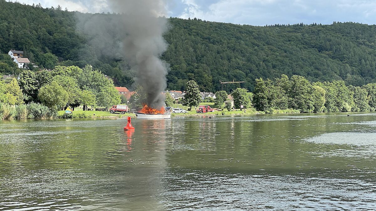 Einsatz "Brand Schiff auf dem Main"