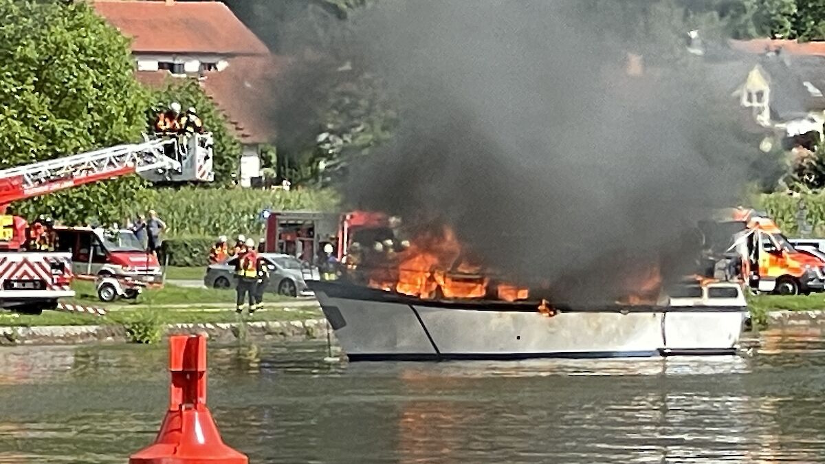 Einsatz "Brand Schiff auf dem Main"