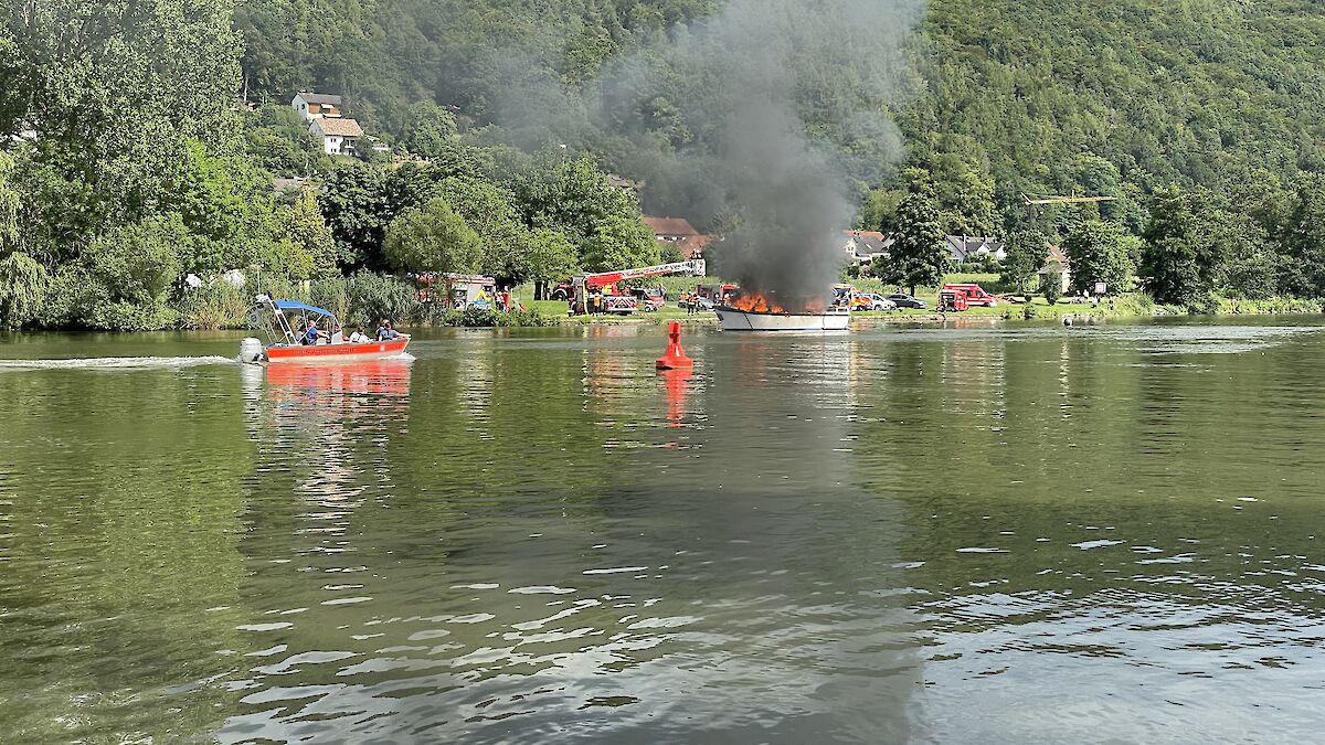 Einsatz "Brand Schiff auf dem Main"