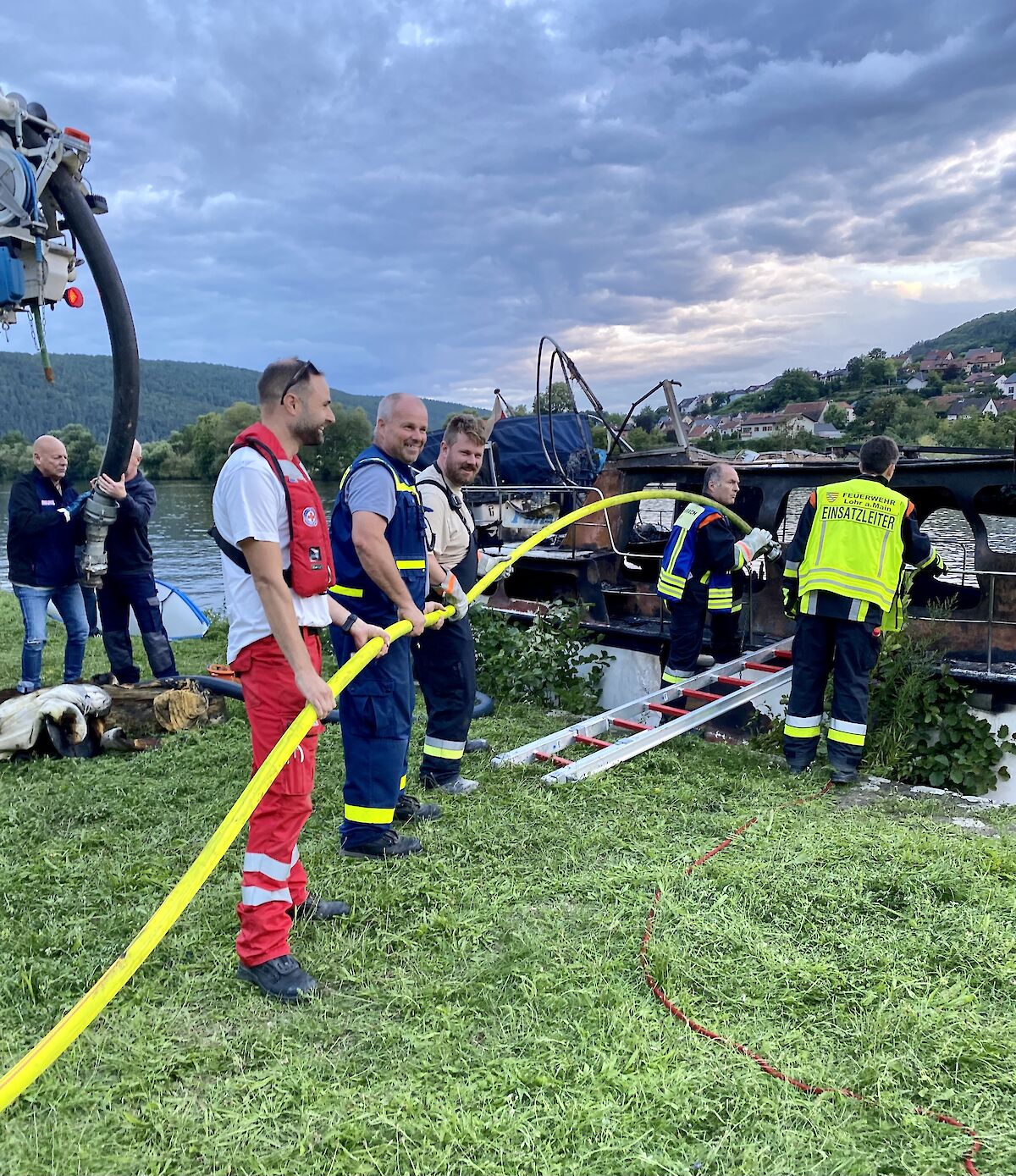 Einsatz "Brand Schiff auf dem Main"