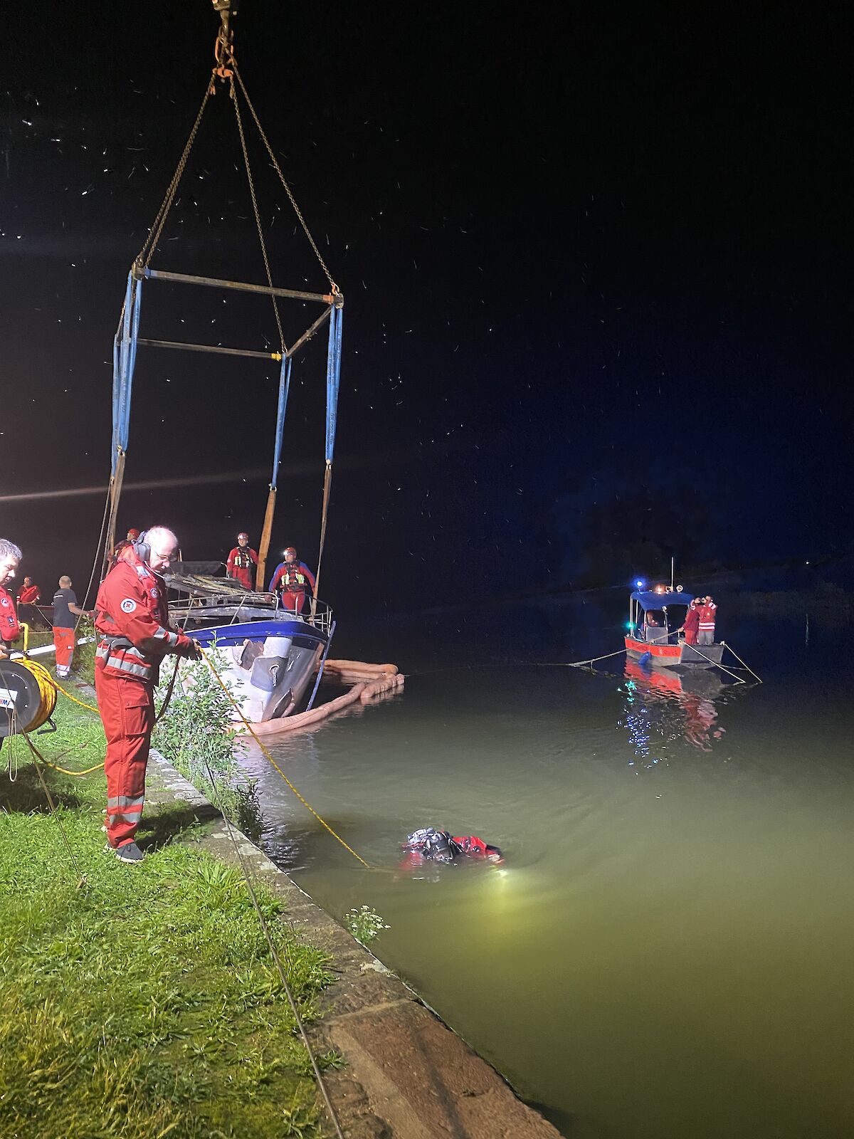 Einsatz "Brand Schiff auf dem Main"