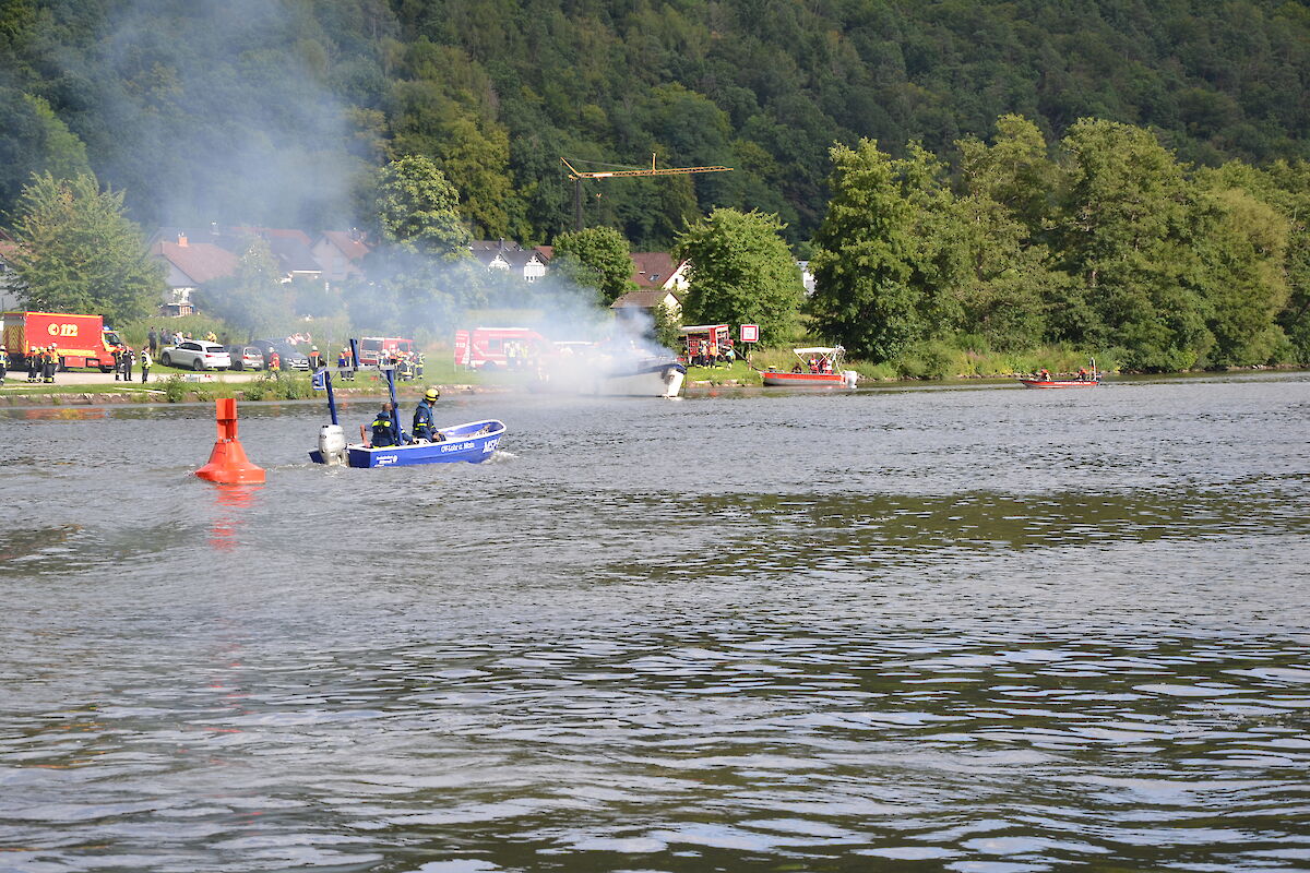 Einsatz "Brand Schiff auf dem Main"