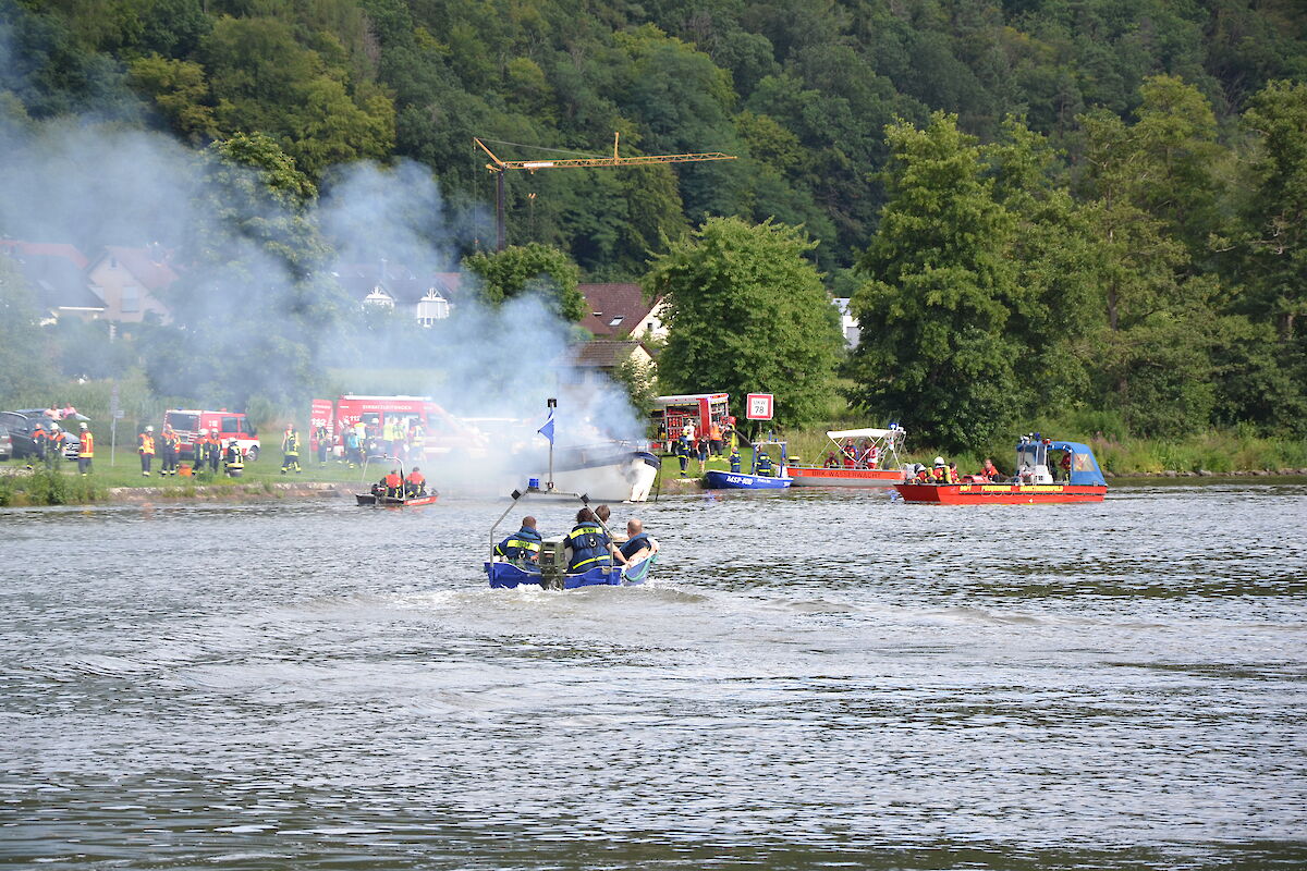 Einsatz "Brand Schiff auf dem Main"