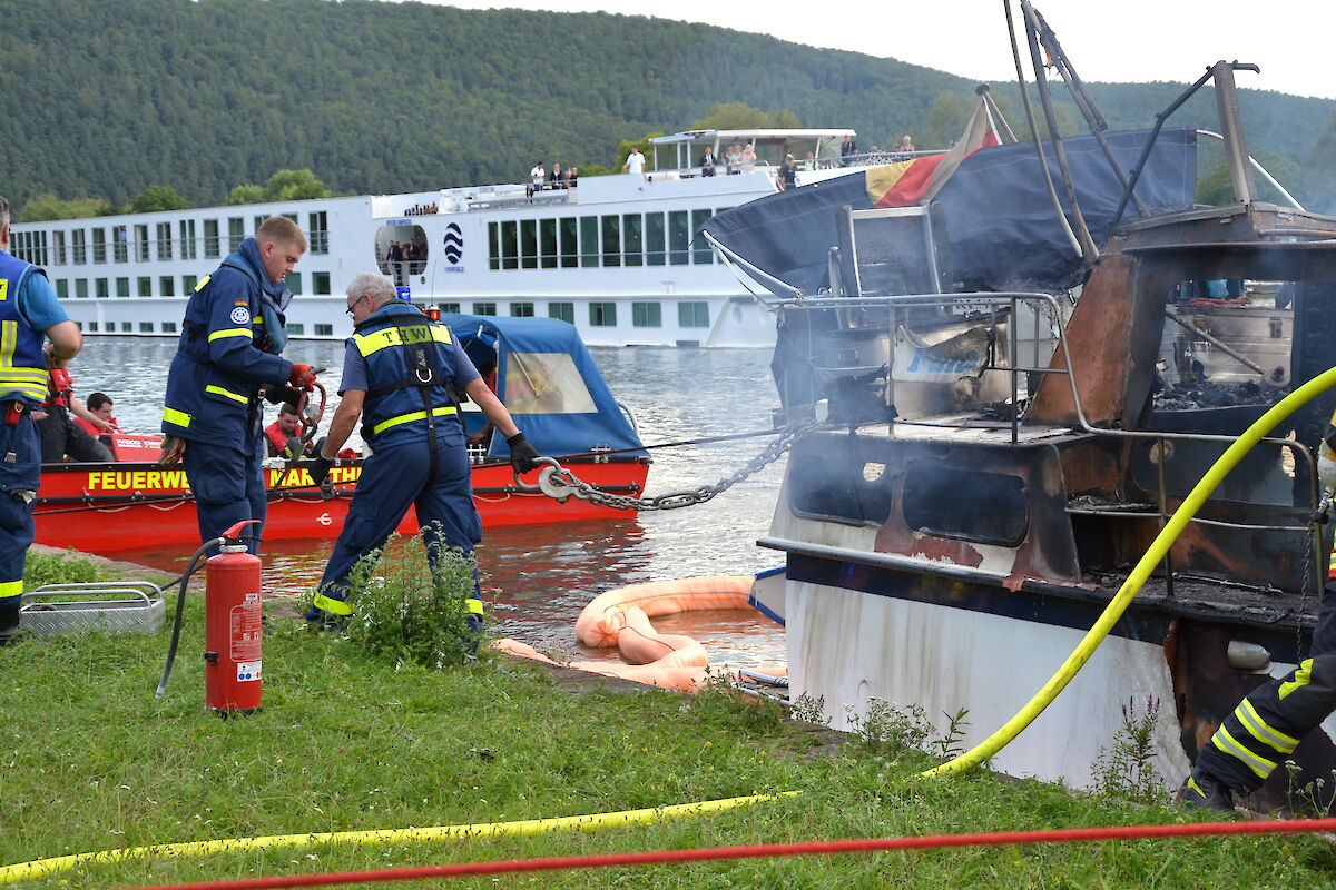 Einsatz "Brand Schiff auf dem Main"