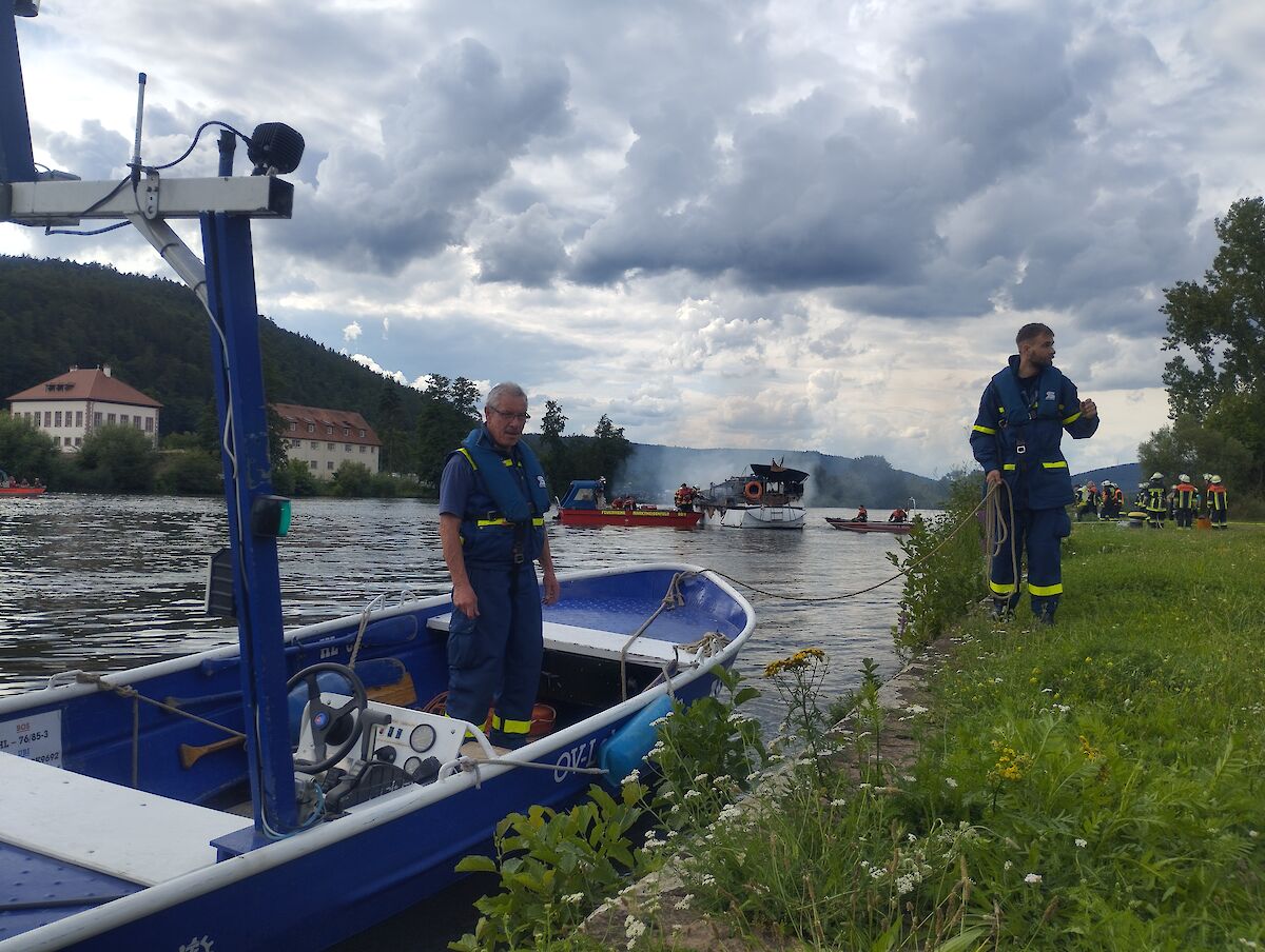 Einsatz "Brand Schiff auf dem Main"