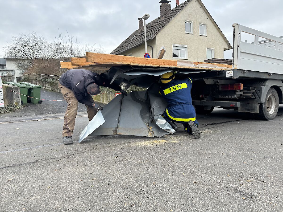 Einsatz auf dem Dach des Caritas Seniorenheimes nach Sturm Zoltan