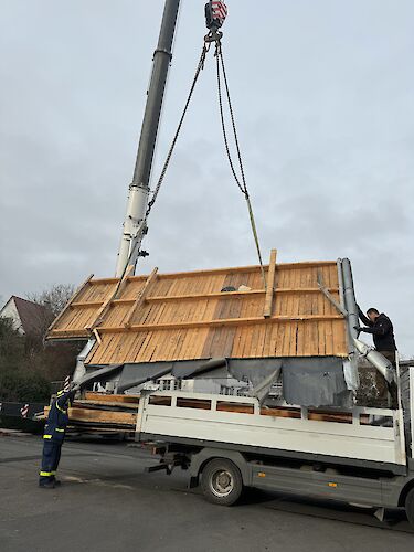 Einsatz auf dem Dach des Caritas Seniorenheimes nach Sturm Zoltan