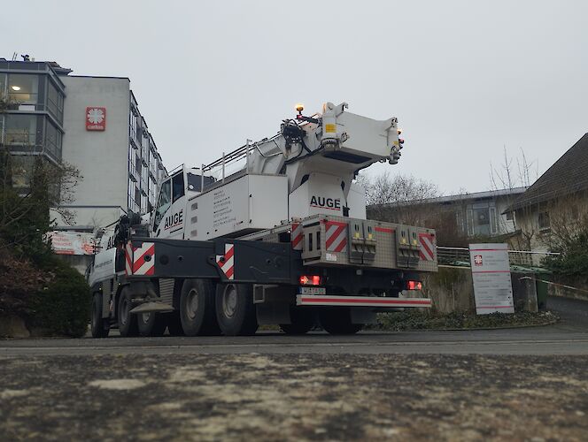 Einsatz auf dem Dach des Caritas Seniorenheimes nach Sturm Zoltan