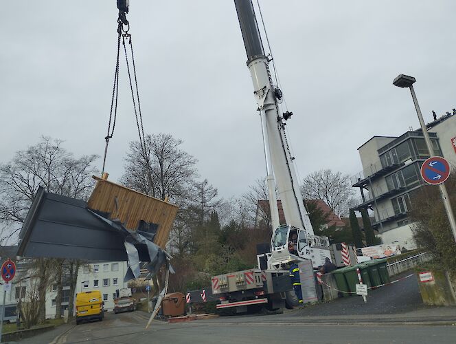 Einsatz auf dem Dach des Caritas Seniorenheimes nach Sturm Zoltan