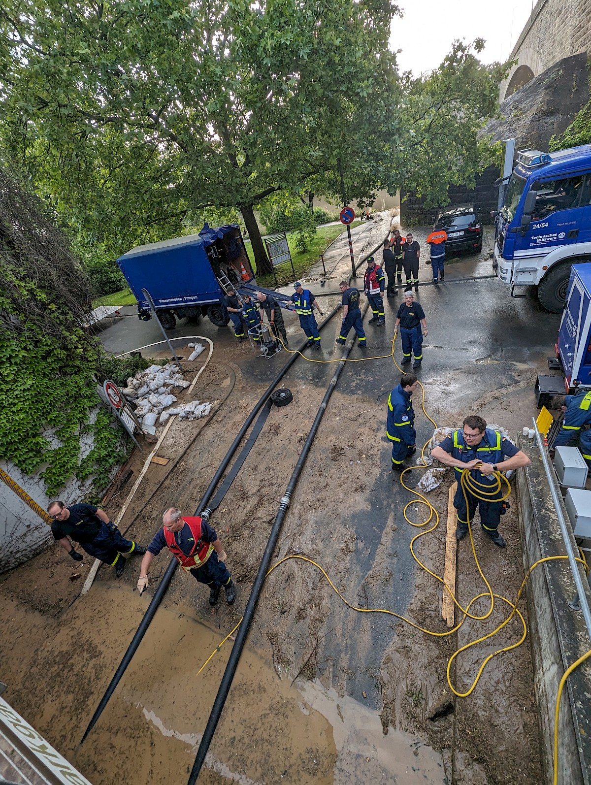 Einsatz in Kitzingen: Hochwasserlage erfordert Pumpeneinsatz