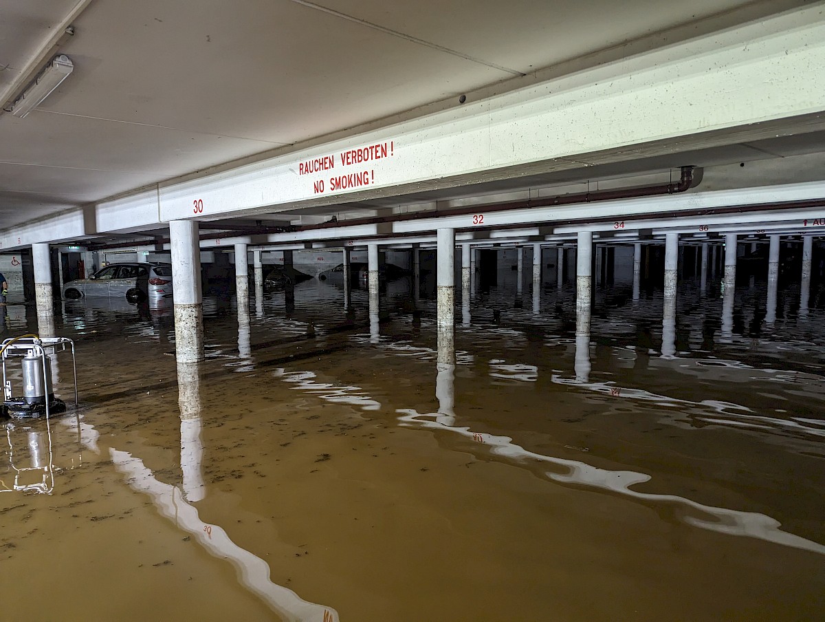 Einsatz in Kitzingen: Hochwasserlage erfordert Pumpeneinsatz