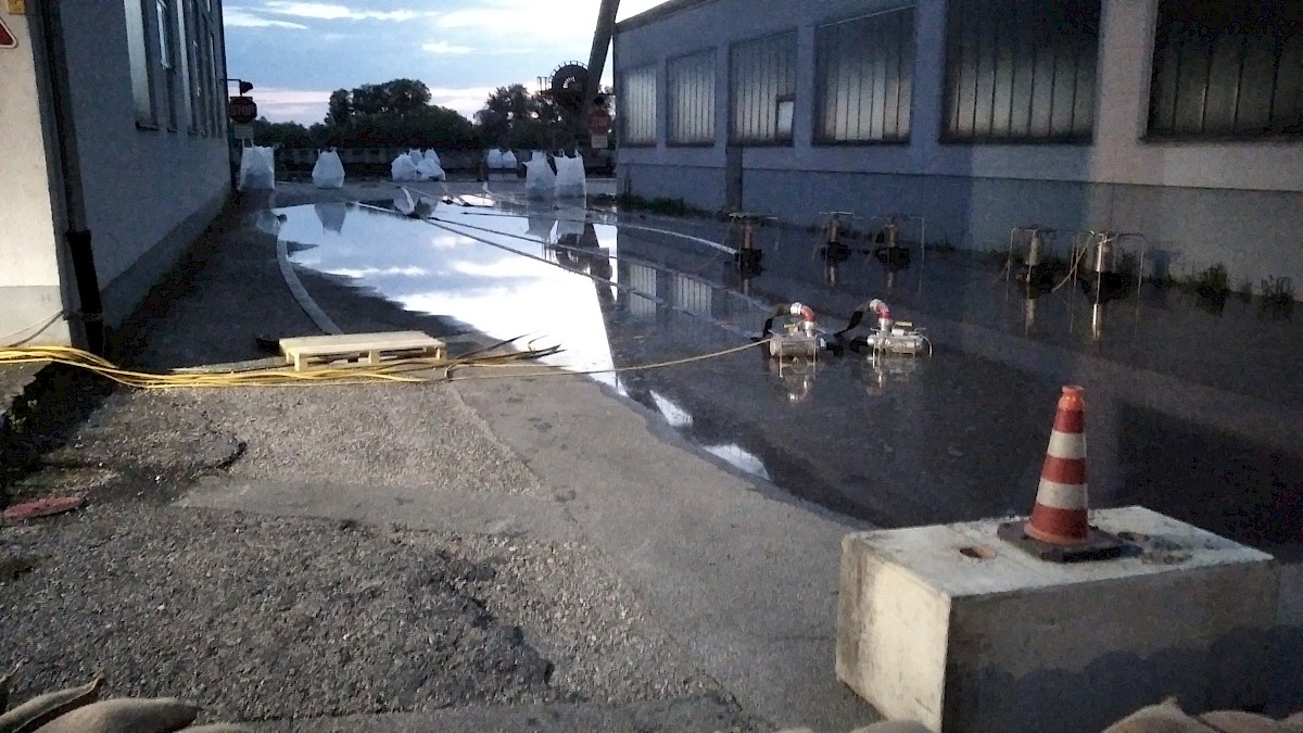 Sturmtief Orinoco fordert die Fachgruppe Wasserschaden/Pumpen in Deggendorf