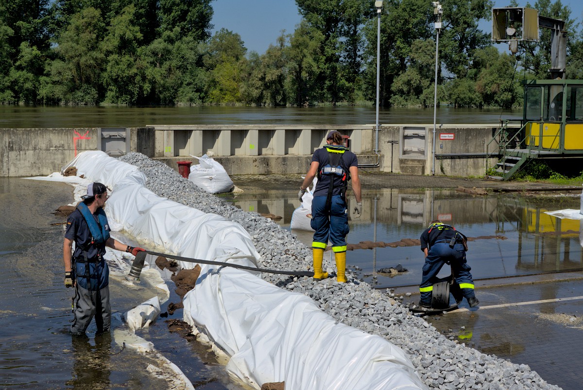 Sturmtief Orinoco fordert die Fachgruppe Wasserschaden/Pumpen in Deggendorf