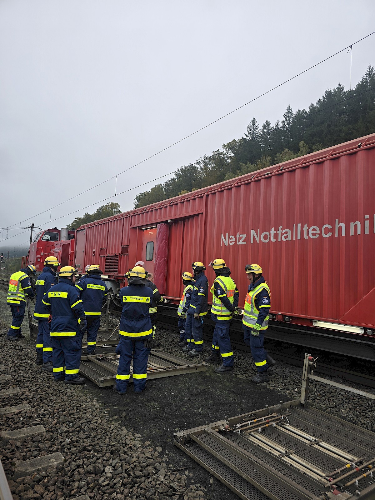Gemeinsame Ausbildung am Rettungszug der Deutschen Bahn