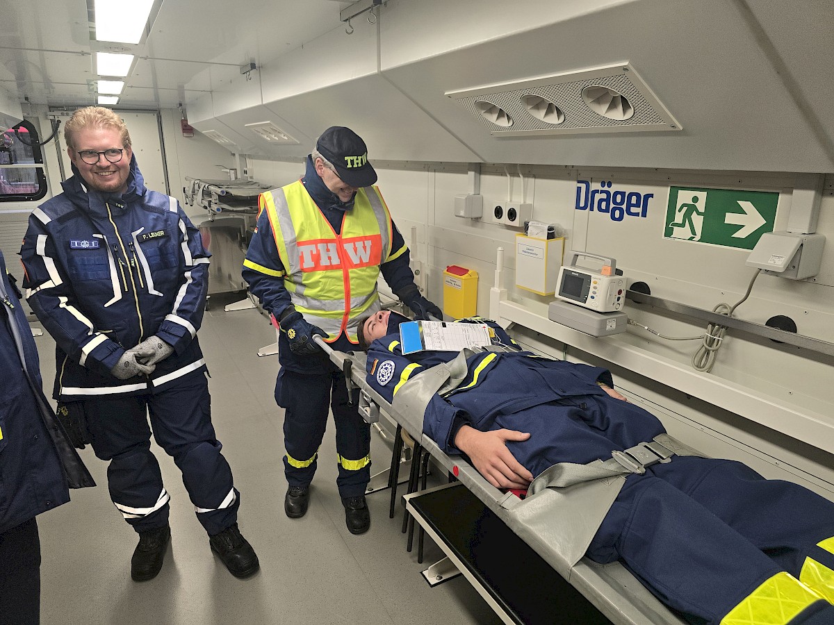 Gemeinsame Ausbildung am Rettungszug der Deutschen Bahn