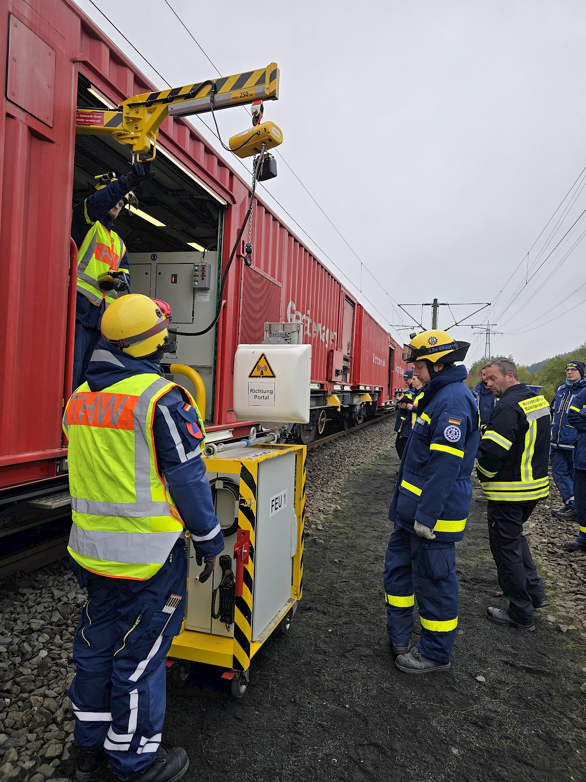 Gemeinsame Ausbildung am Rettungszug der Deutschen Bahn