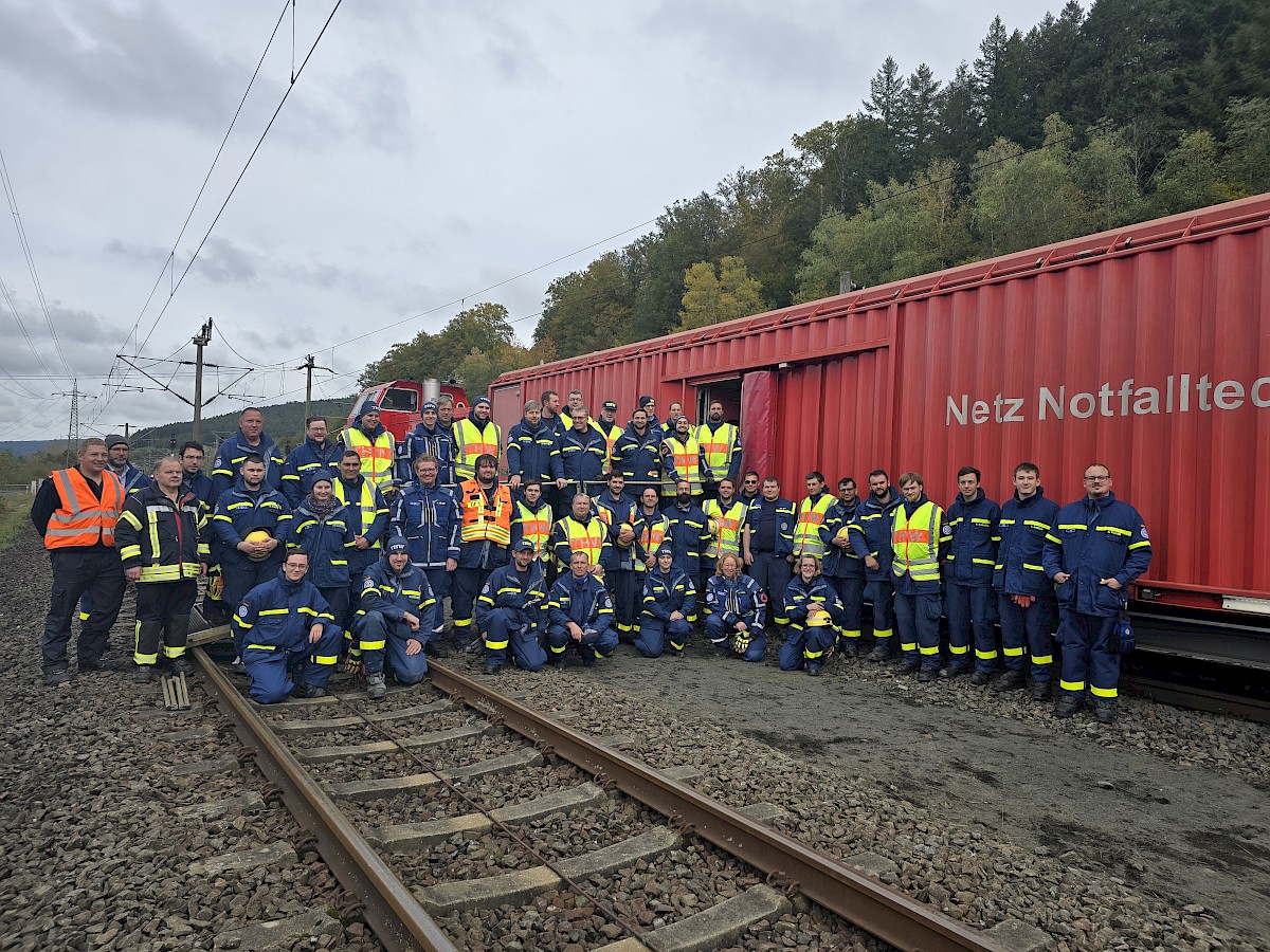 Gemeinsame Ausbildung am Rettungszug der Deutschen Bahn