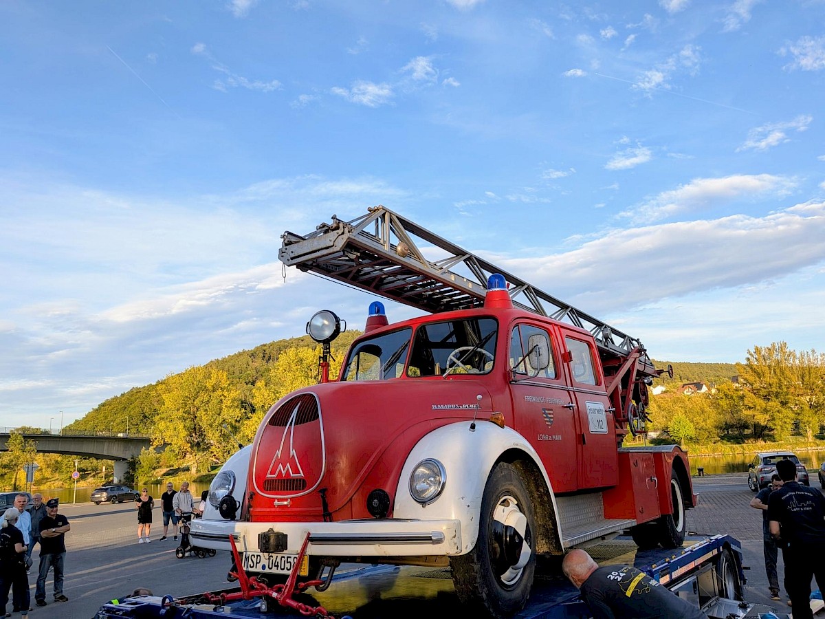 Abholung der historischen Drehleiter der Feuerwehr Lohr