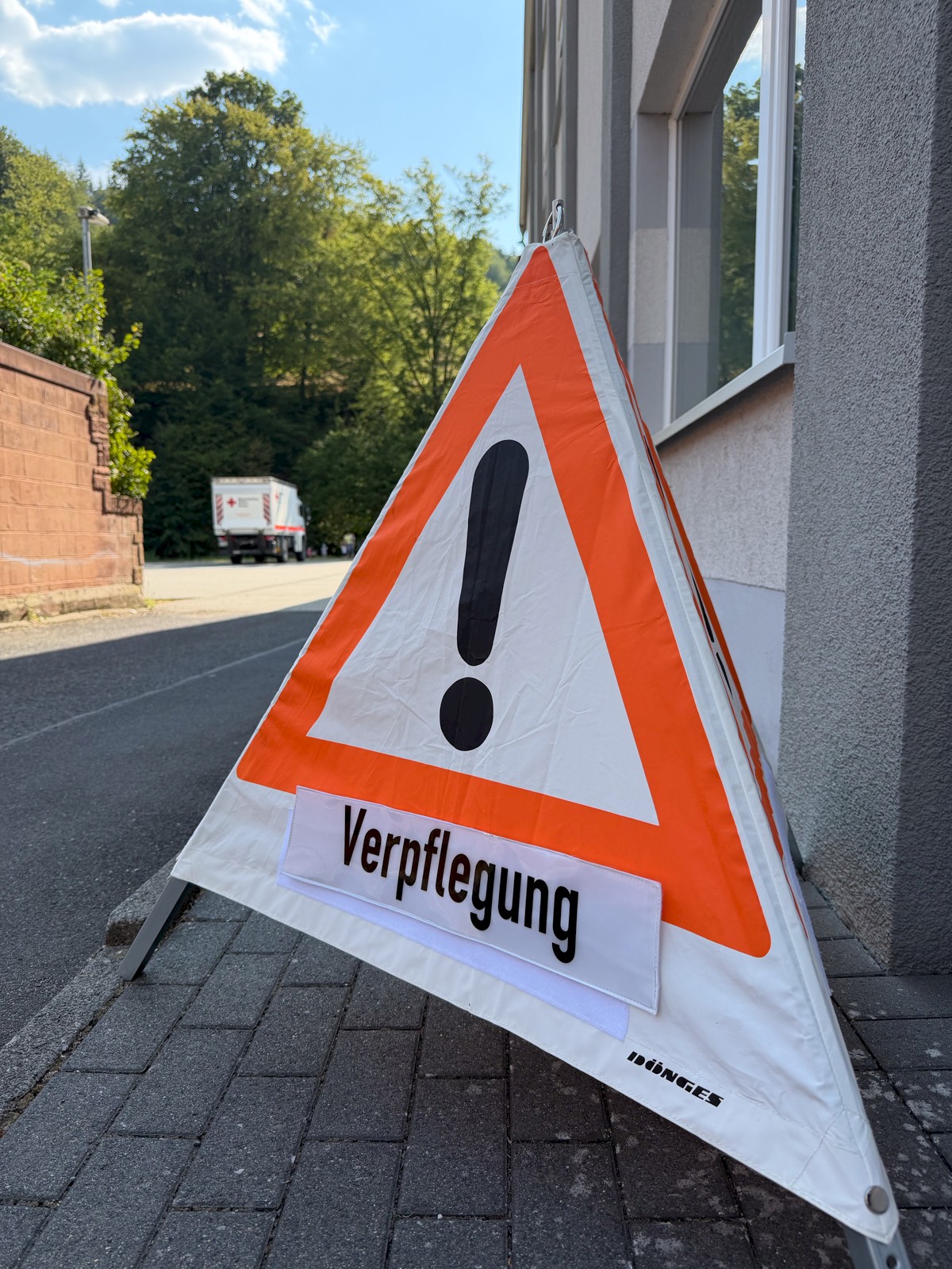 Viele Einsatzkräfte ein gemeinsames Ziel, THW unterstützt bei Waldbrandeinsatz in Rechtenbach